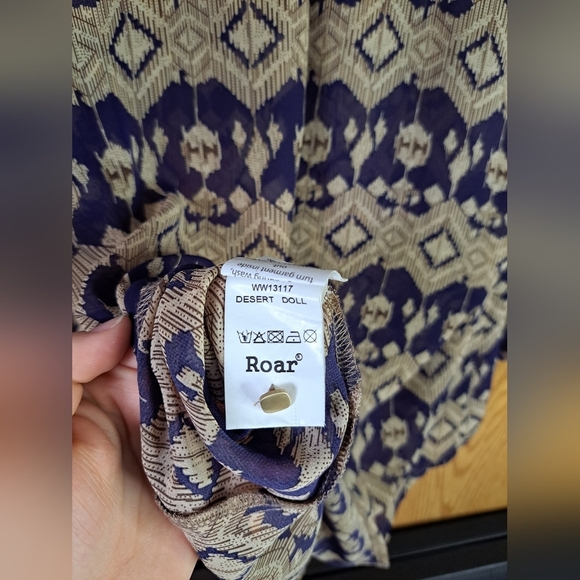 🌈Roar Electric Desert Doll Henley Top - Picture 4 of 7